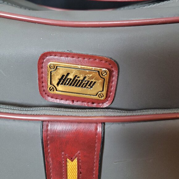 Vintage Holiday Travel Bag Gray & Red Faux Leather Adjustable Strap - Picture 5 of 16